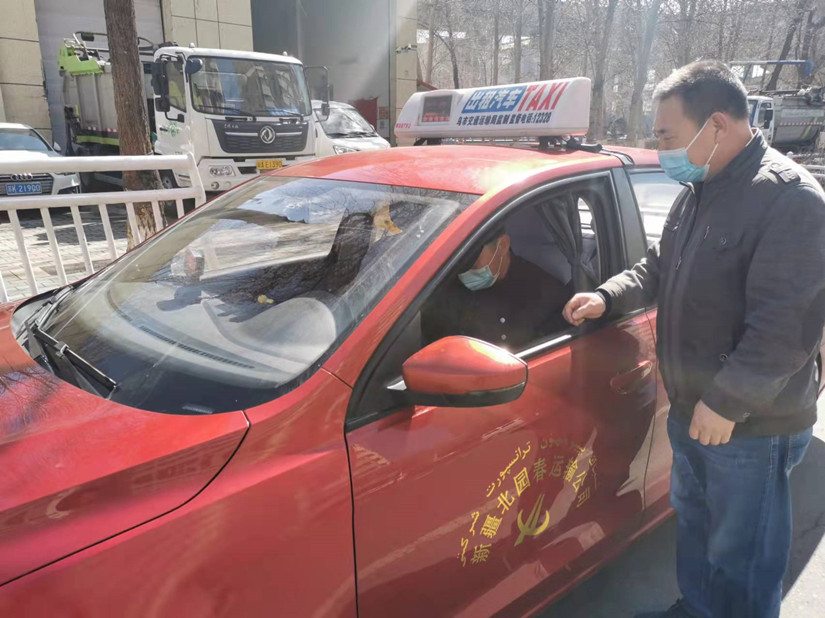 1651140370862844.jpg 圖為:運(yùn)輸公司車隊(duì)隊(duì)長自查自檢出租車_副本.jpg